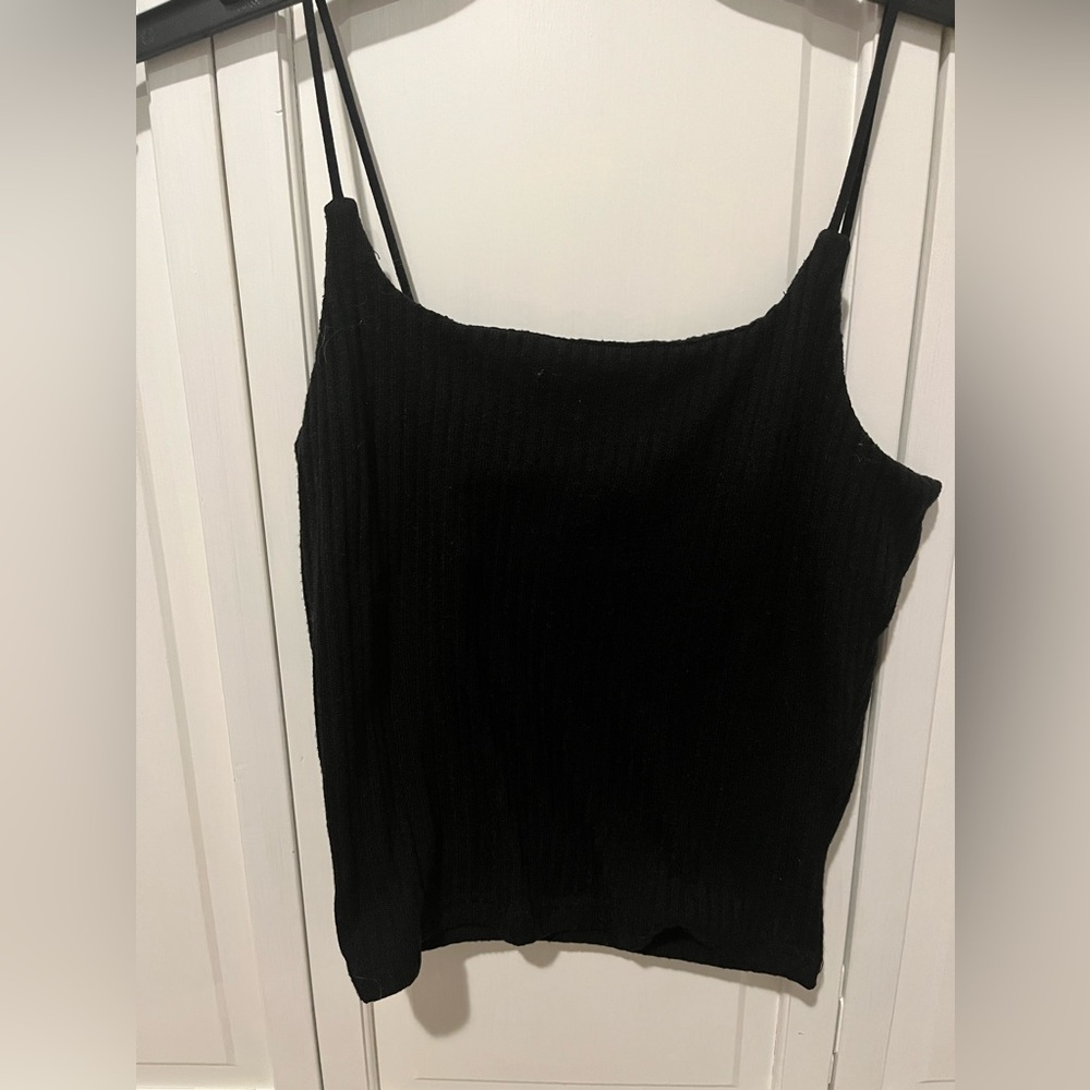 SHEIN black ribbed cropped tank top.